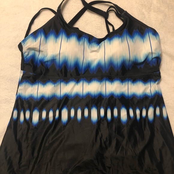 Tankini top, size xL, unknown brand, bought on Amazon. - Picture 3 of 5